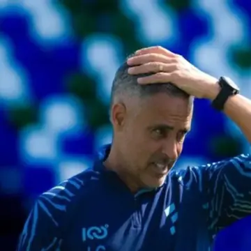 فيفا يمنع جوميز من ضم ثنائي الأهلي بقرار رسمي